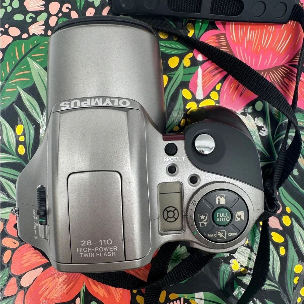 Olympus IS-300 Quartz Date 35mm SLR Film Camera 28-110mm Lens Case Manuals